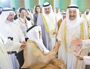 صاحب السمو الامير مكرما محمد صقر المعوشرجي خلال الاحتفال بمرور 80 عاما على انشاء البلدية
