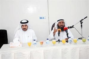 علي الدقباسي وعلي دخيل خلال الندوة