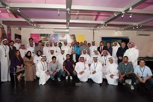 خالد الهاجري متوسطا موظفي خدمة العملاء 