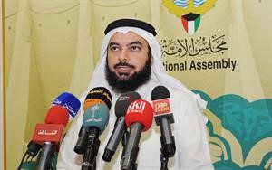 دجمعان الحربش متحدثا في مجلس الامة امسمتين غوزال