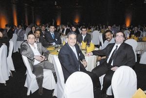 جانب من الحضور ويبدو حسين قمر واسامة غلمية ورامي سيداروس
