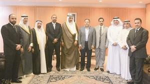 علي عبدالله مستقبلا فيصل الجزاف والوفد المرافق له﻿