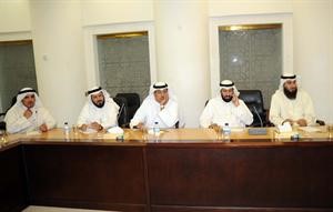دحسن جوهر ودضيف الله ابورمية وغانم الميع ودعلي العمير وامين عام المجلس علام الكندري
