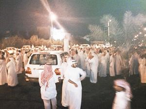 مواطنون سهروا حتى الصباح احتفالا بفوز ناصر العجمي
