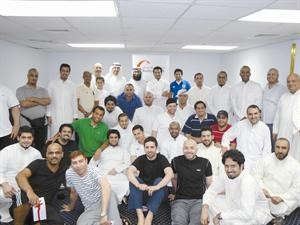 لقطة جماعية للموظفين المشاركين في عمرة بنك بوبيان﻿