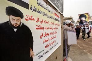 لافتة تحمل صورة الزعيم الشيعي مقتدى الصدر الذي دعا انصاره لتظاهرة كبرى في الذكرى السابعة للحرب	افپ﻿