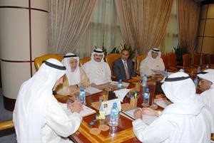 الشيخ علي الجراح والشيخ خالد العبدالله خلال الاجتماع مع مسؤولي ديوان المحاسبة﻿