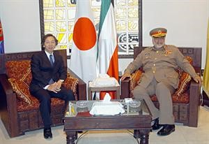 الفريق الركن الشيخ احمد الخالد مستقبلا السفير الياباني﻿