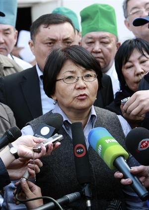 رئيسة الحكومة القرغيزية المؤقتة روزا اوتونبايفا رويترز