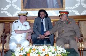 رئيس اركان الجيش الشيخ احمد الخالد لدى استقباله رئيس الاركان الفرنسي﻿