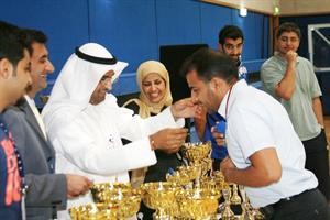 توزيع الكؤوس
