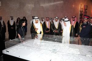 الامير خليفة بن سلمان في جولة بمعرض الشيخ راشد بن خليفة بحضور ممثل رئيس الوزراء
