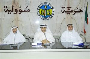 خالد الهاجري ودضاري العجمي يتحدثان خلال المؤتمر الصحافي محمد ماهر
