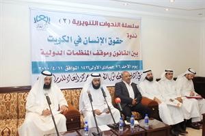 دوليد الطبطبائي وعبدالله عكاش ود فهد الخنه خلال الندوة﻿