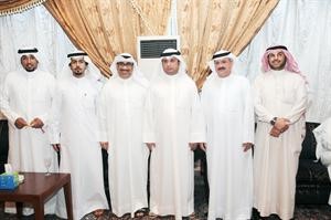 رئيس واعضاء اتحاد عمال البترول في لقطة جماعية﻿
