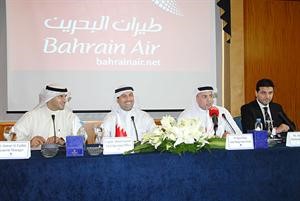 مجيد معارج وانور الفضل خلال المؤتمر الصحافي اسامة البطراوي
