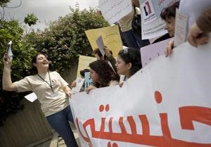 مظاهرة نسائية لمنح الجنسية لأبناء اللبنانيات