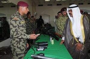 نائب رئيس الحرس الوطني يطلع على بعض المعدات
