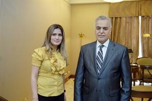نائب الرئيس العراقي طارق الهاشمي مع الزميلة بيان عاكوم سعود سالم