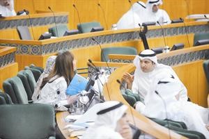 جانب من السجال بين دبدر الشريعان ودرولا دشتي في جلسة امس﻿﻿متين غوزال﻿
