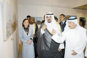 الشيخ احمد العبدالله في جولة بمعرض الفن الروسي
﻿