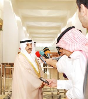 الرئيس جاسم الخرافي اثناء حديثه للصحافيين