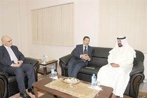 دمحمد العفاسي لدى استقباله السفير المصري طاهر فرحات﻿