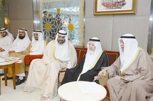 الشيخ احمد الفهد مع احمد بزيع الياسين ودمحمد الطبطبائي قبل انطلاق المؤتمرسعود سالم