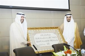 لوحة تذكارية من دمحمد الطبطبائي الى الشيخ احمد الفهد﻿