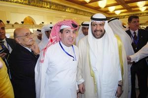 الشيخ احمد الفهد والزميل فرج ناصر في لقطة تذكارية
