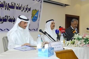 النائب مرزوق الغانم ودغانم النجار يتوسطهما ديوسف غلوم﻿