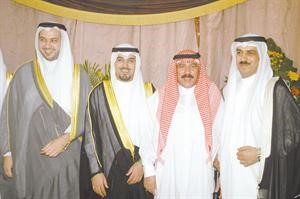 اللواء محمود الدوسري والشيخ مبارك العبدالله يهنئان
﻿