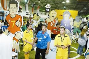 جناح الاشتراكات وهدايا التلفزيونات سي دي واشتراكات الجزيرة الرياضية
