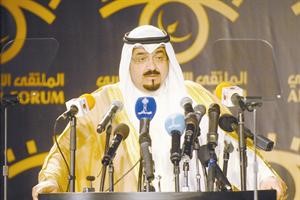 الشيخ احمد العبدالله متحدثا في افتتاح الملتقى الاعلامي﻿
