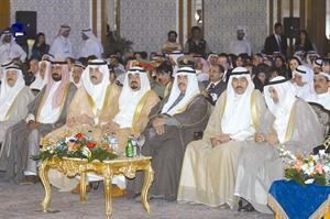 سمو رئيس الوزراء الشيخ ناصر المحمد والشيخ احمد العبدالله وصاحب السمو الملكي الامير محمد بن سعود ودمحمد العفاسي وفيصل الحجي ودمحمد البصيري في مقدمة الحضور ﻿