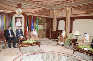 سمو نائب الامير مستقبلا الشيخ جابر المبارك يرافقه نظيره الصربي﻿