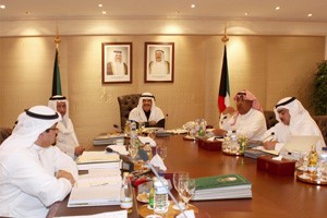 "الأنباء" تنشر الزيادات المالية  التي أقرها مجلس الوزراء لـ 31 فئة وظيفية و7 طلبات لمكافآت مالية.. وتشمل جميع العاملين في المدارس والصرف مع رواتب يونيو و«الخاص» قريباً