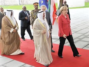 استقبال حافل لصاحب السمو الامير من المستشارة الالمانية دانغيلا ميركل ويبدو الشيخ مشعل الاحمد﻿