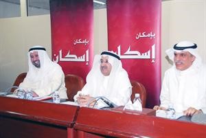 الشيخ عبدالله الجابر الاول من اليسار مترئسا عمومية الشركة احمد باكير

