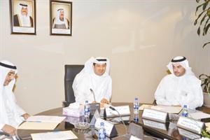 دبدر الشريعان مترئسا الاجتماع
