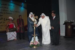 احمد باكير
الشيخ احمد العبدالله والسفير السريلانكي وبدر الرفاعي وجولة في المعرض
