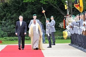 صاحب السمو الامير الشيخ صباح الاحمد مستعرضا حرس الشرف خلال الاستقبال الرسمي من الرئيس الالماني
﻿