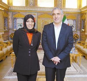 منى ششتر ومحافظ اصفهان