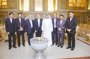 الزميل عدنان الراشد متوسطا محافظ اصفهان د علي رضا اصفهاني والمشرفين على زيارة الوفد الاعلامي الكويتي