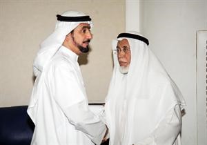 مخلد العازمي مرحبا بالمستشار راشد الحماد في اجتماع اللجنة امس