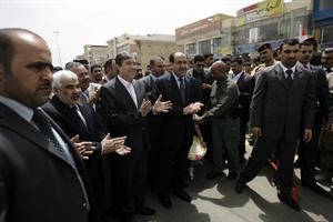 رئيس الوزراء العراقي نوري المالكي خلال تجمع في مدينة كربلاء امس اپ
