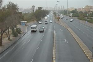 جو غائم وممطر في شوارع الكويت اسامة البطراوي