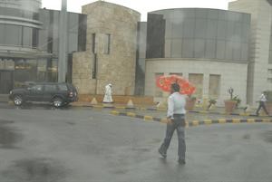 الشوارع خلت من مرتاديها الا قليلا
