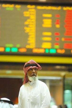 متداول يتابع الية التداول في السوق خلال الاسبوع الماضي