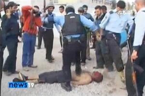 صورة ماخوذة عن التلفزيون بثت اخيرا لرجال شرطة يدوسون ويركلون جثة انتحاري مفترض بعد قتله في حادثة تعود لعام 2007 افپ